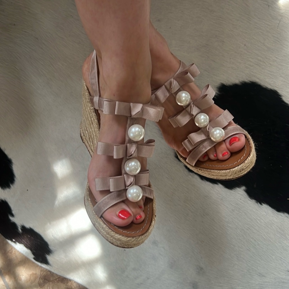 Kate spade pearl and bows wedge size 10